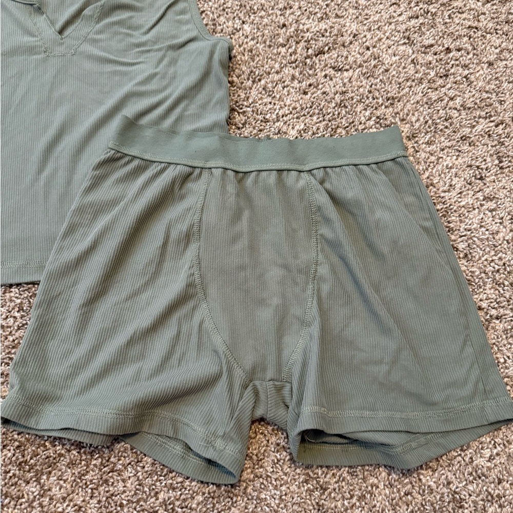 Essentials Matching Set - Picture 2 of 4
